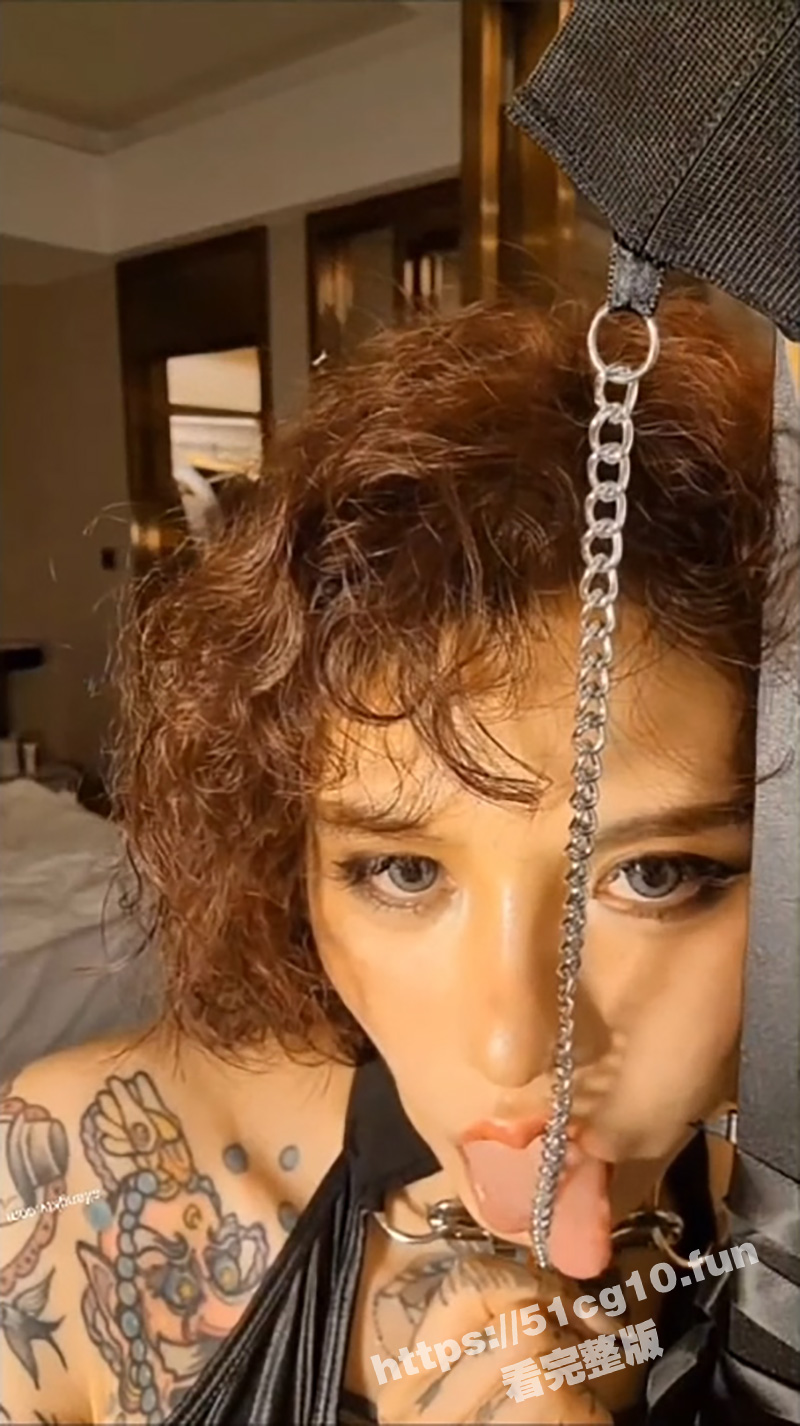 极品纹身女神 Chloe 多人运动福利 性感尤物肤白貌美 被露出调教 纹身和唇环是一绝！