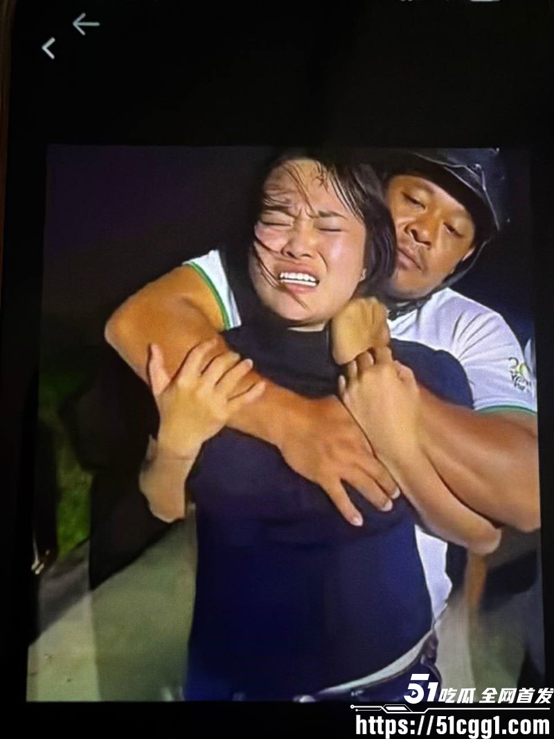 东南亚最后的深情后续 越南黑衣大嫂劫法场被捕 眼神无惧触动无数男人 惨遭红毛记者猥亵袭胸！