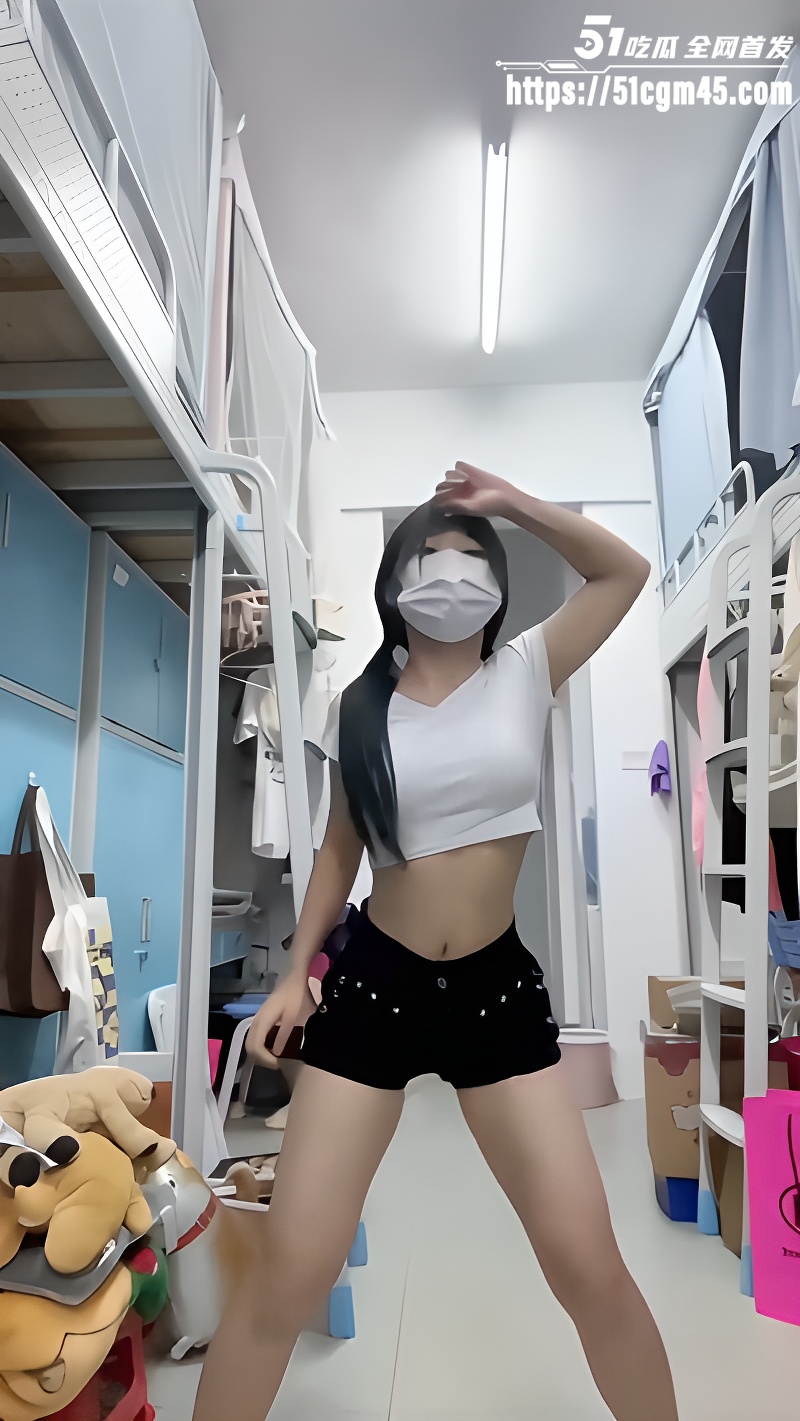 推特女大 宝宝111 最新裸舞合集 扭腰摆臂狂甩美乳 各种淫荡姿态勾破心魂！