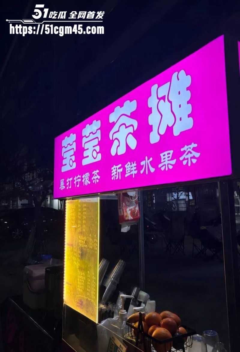 湛江渔港公园 茶摊西施穿的太骚 被醉汉当众调戏 男友出头爆揍上热搜