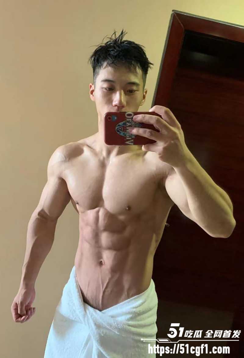 武汉体院健美冠军肌肉男 卖身给金主狂操10小时 男男花式爆菊够刺激