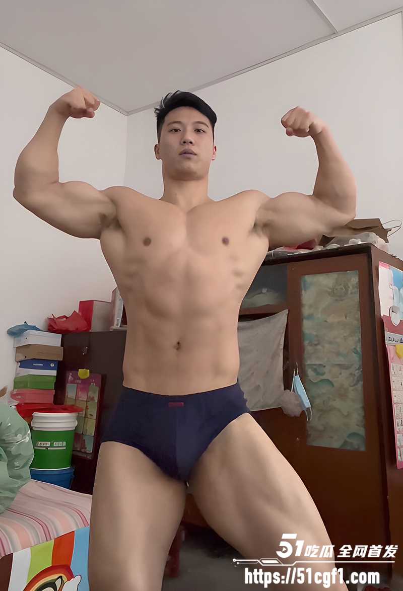 武汉体院健美冠军肌肉男 卖身给金主狂操10小时 男男花式爆菊够刺激