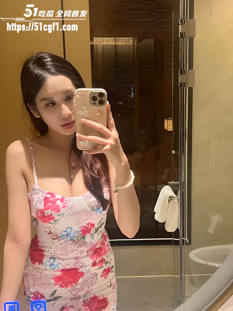 巨乳模特性爱视频 被前任曝光 玉足玩屌淫荡风骚 主动撅臀被爆操 淫叫声超诱人！