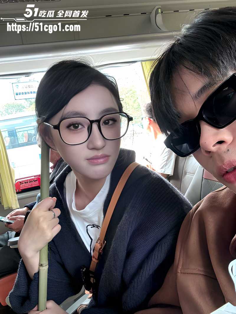 十个眼镜九个骚 江西武功山眼镜妹 赵艺欣 反差骚浪私密视频流出 太会玩了！