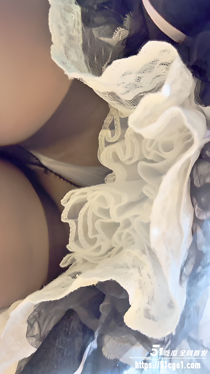 漫展抄底黑丝洛丽塔美女 长腿辣妹美臀诱惑十足 内裤夹逼超级色气