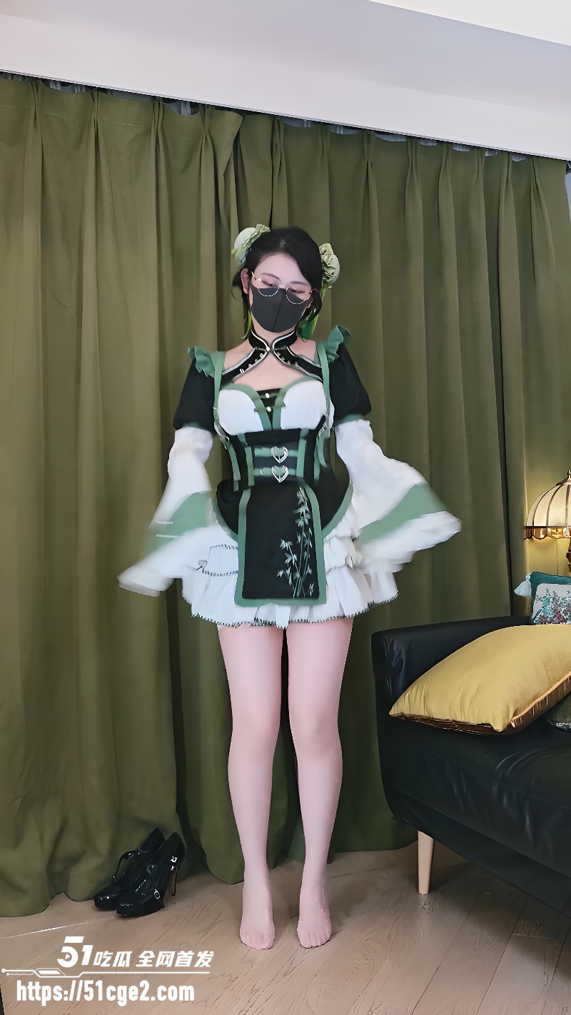 推特福利姬 奶咪Naimi 全裸湿身洗澡诱惑 翘臀猛甩巨乳狂晃 骚浪眼神勾魂夺魄！