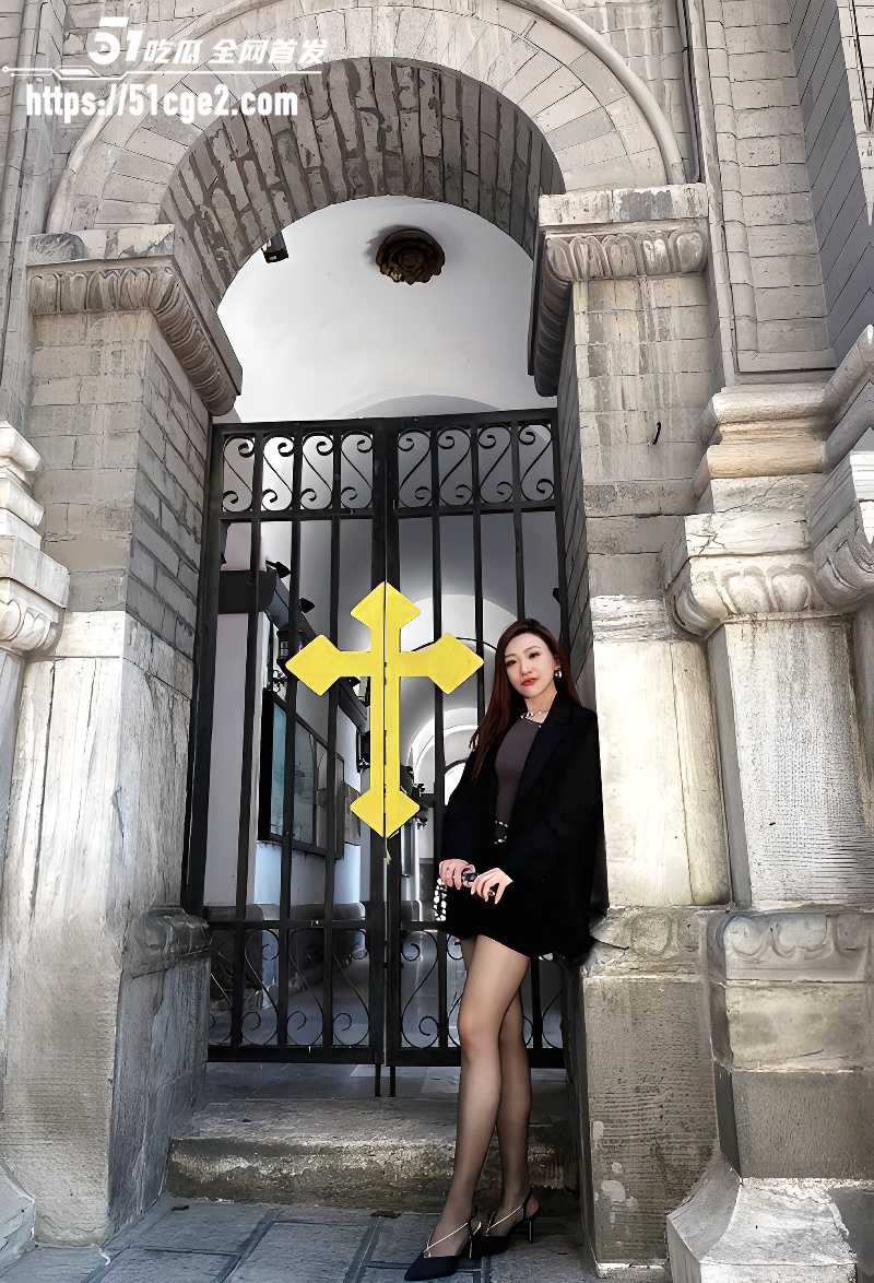 湖北性瘾少妇 婚后生活曝光 炮机狂插湿鲍 骑乘吸附龙根 属实是母狗界的天花板！