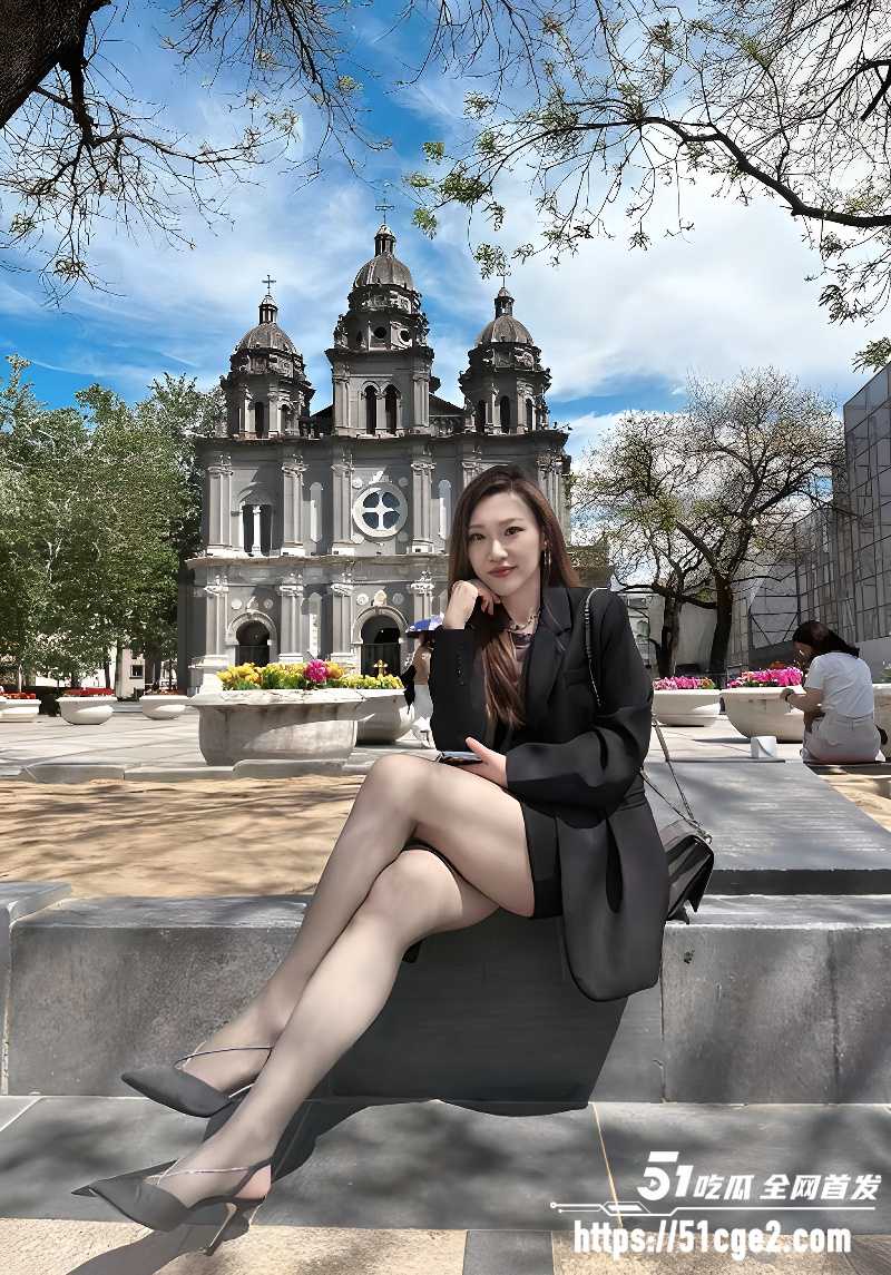 湖北性瘾少妇 婚后生活曝光 炮机狂插湿鲍 骑乘吸附龙根 属实是母狗界的天花板！