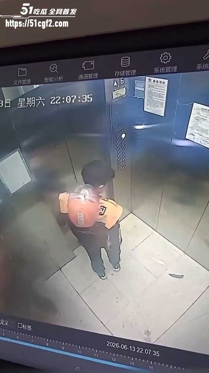云南大便哥 淘宝外卖员 送餐途中在电梯拉屎 监控视频瞬间火爆出圈！
