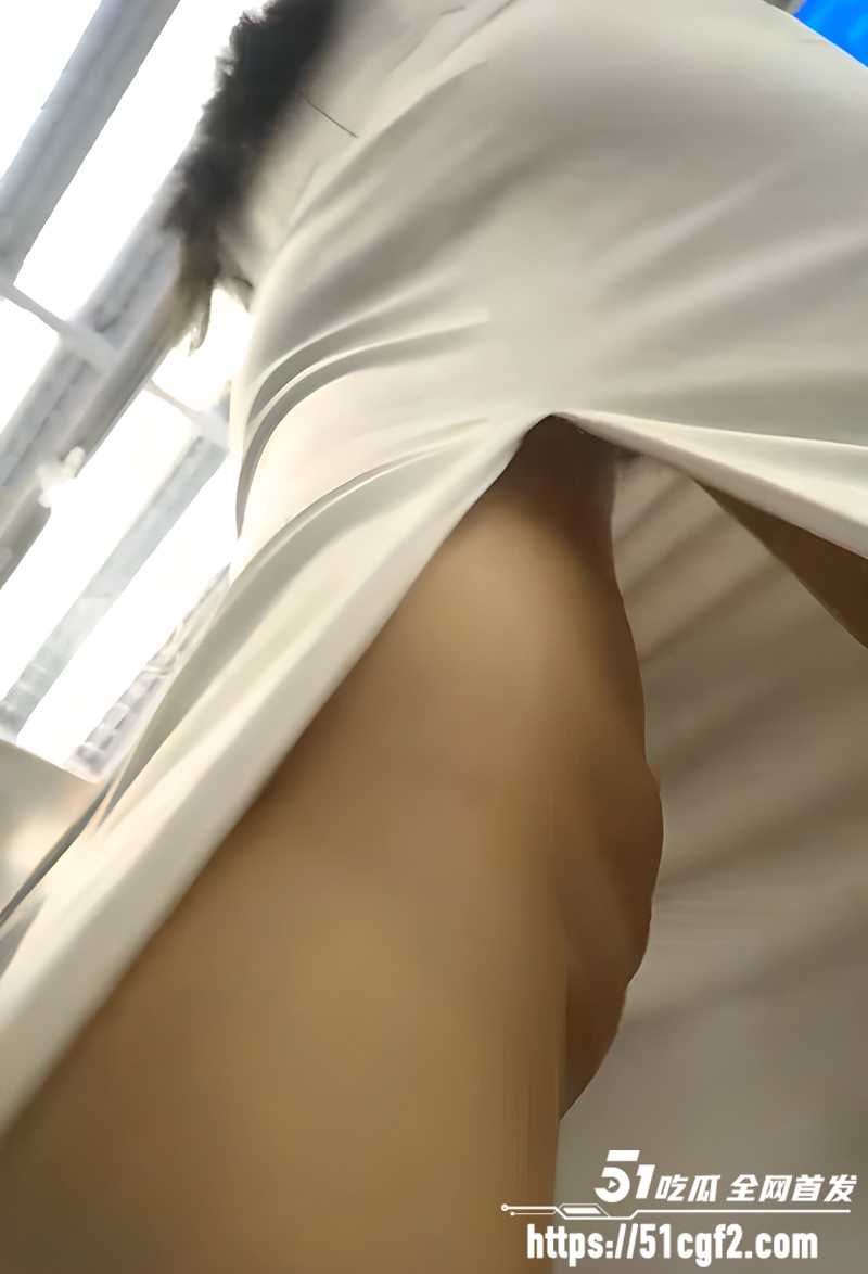 抄底偷拍之无内精选 带娃御姐恩爱情侣全中招 拍正脸录肥穴堪称神作！