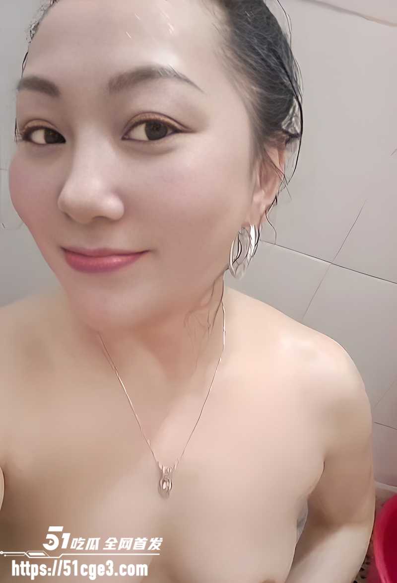 四川熟女人妻裸聊网调泄密 全裸掰逼湿身自拍 展示放尿绝活儿 如洪水开闸